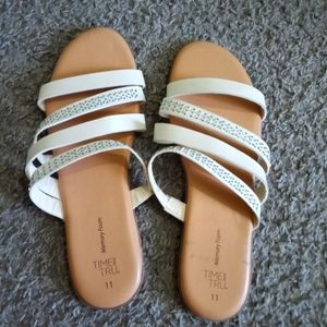 STRAPPY FLATS SANDALS SIZE 11